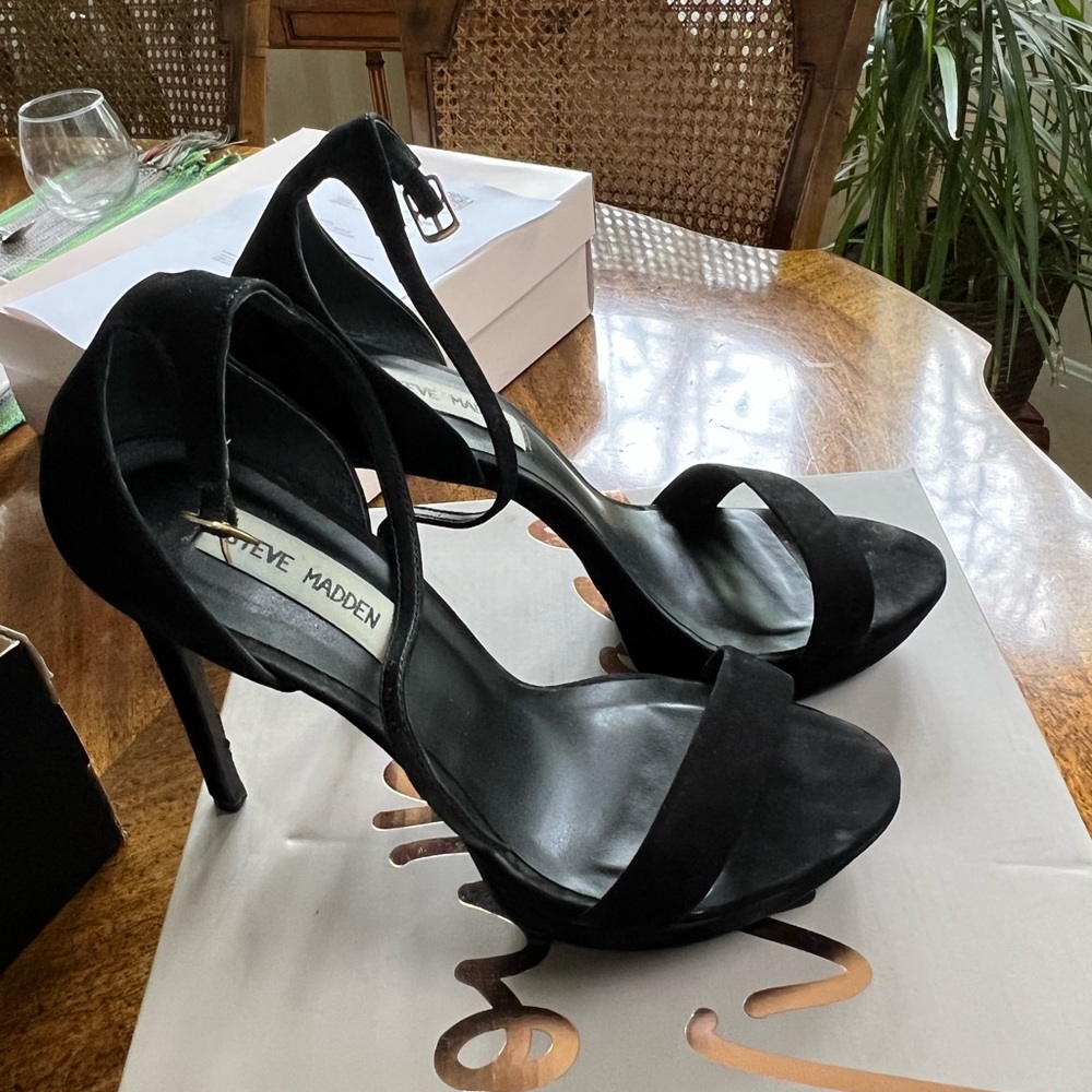 Size 7.5 Steve Madden High Heels- only worn once!